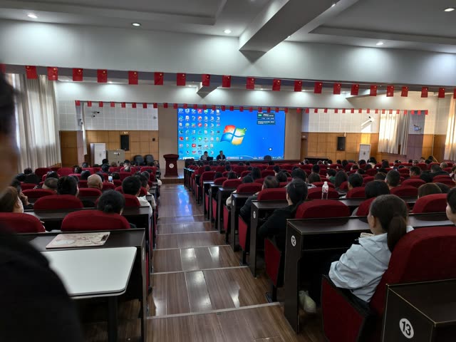 黄岩一职校召开2025级家长会 关工委助力家校共育护航学子成长活动现场